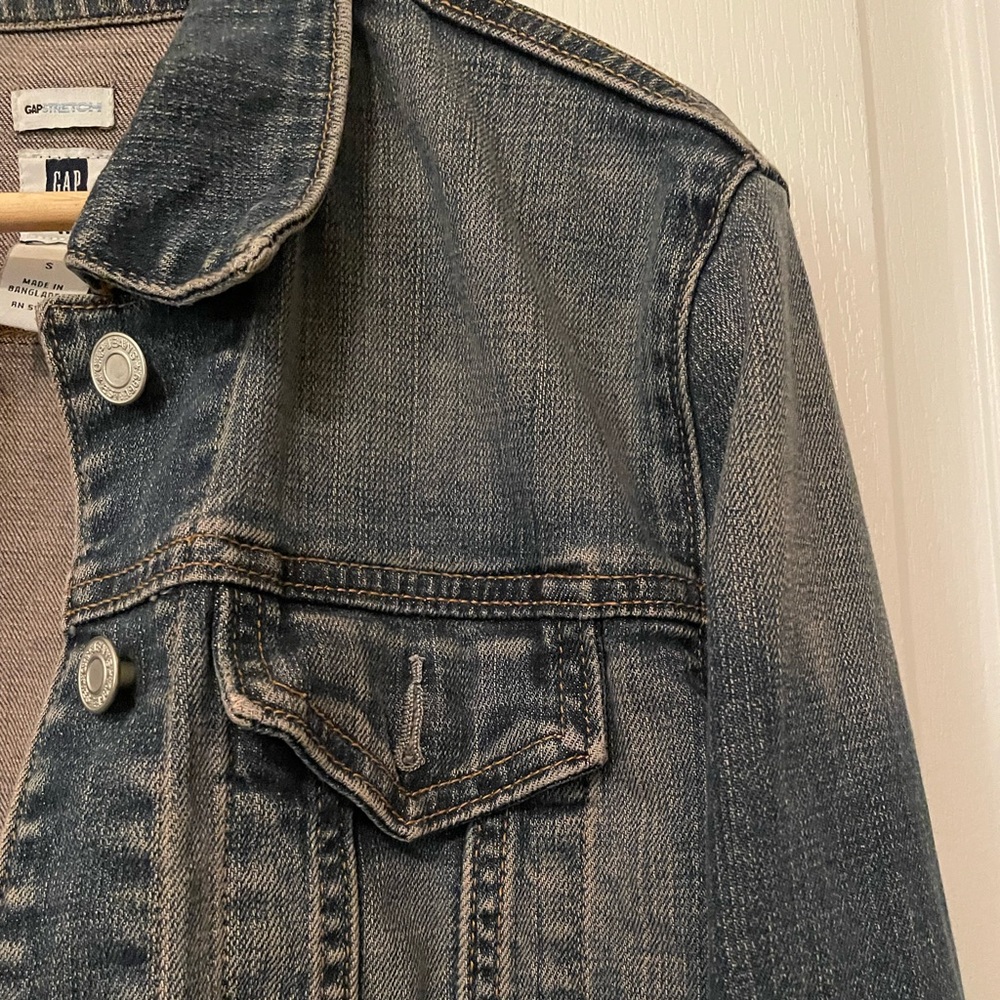 Gap distressed Jean jacket